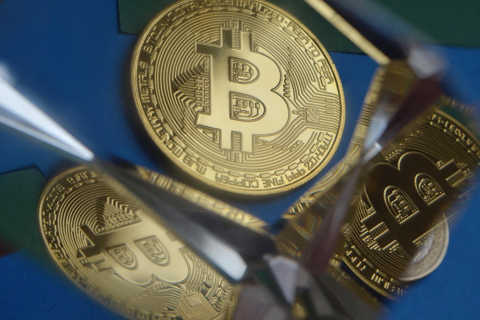 黄金再飙新高！数据：比特币通常在100~150天内跟进拉涨